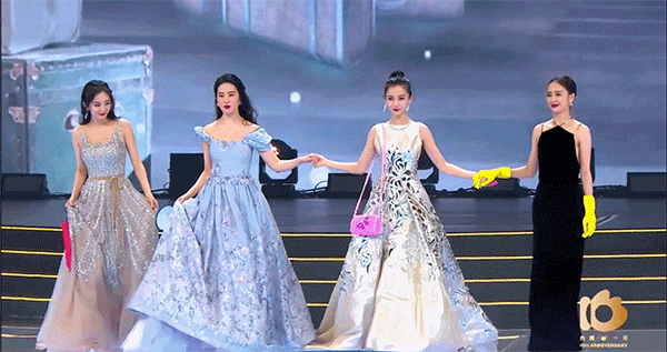 Những nàng công chúa Cbiz chung khung hình: Angela Baby - Nhiệt Ba chấp cả dàn mỹ nhân, Lưu Diệc Phi khiến fan ngã ngửa - Ảnh 2.