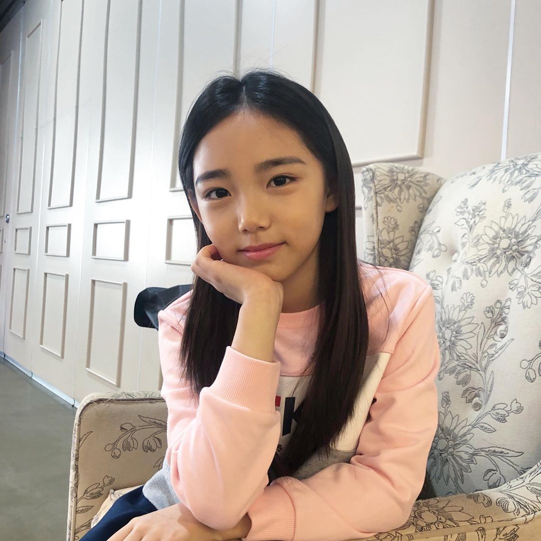 Mẫu nh&iacute; xứ H&agrave;n sở hữu gương mặt đẹp nhất thế giới c&oacute; nguy cơ dừng tăng trưởng chiều cao v&igrave; lạm dụng mỹ phẩm từ b&eacute; - Ảnh 4.