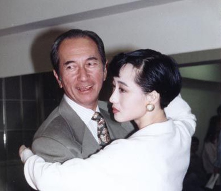 C&oacute; 4 b&agrave; vợ c&ugrave;ng v&ocirc; số t&igrave;nh nh&acirc;n, nhưng Hoa hậu Lợi Tr&iacute; - b&agrave; x&atilde; L&yacute; Li&ecirc;n Kiệt mới l&agrave; người t&igrave;nh m&agrave; "vua s&ograve;ng b&agrave;i Macau" say đắm - Ảnh 7.