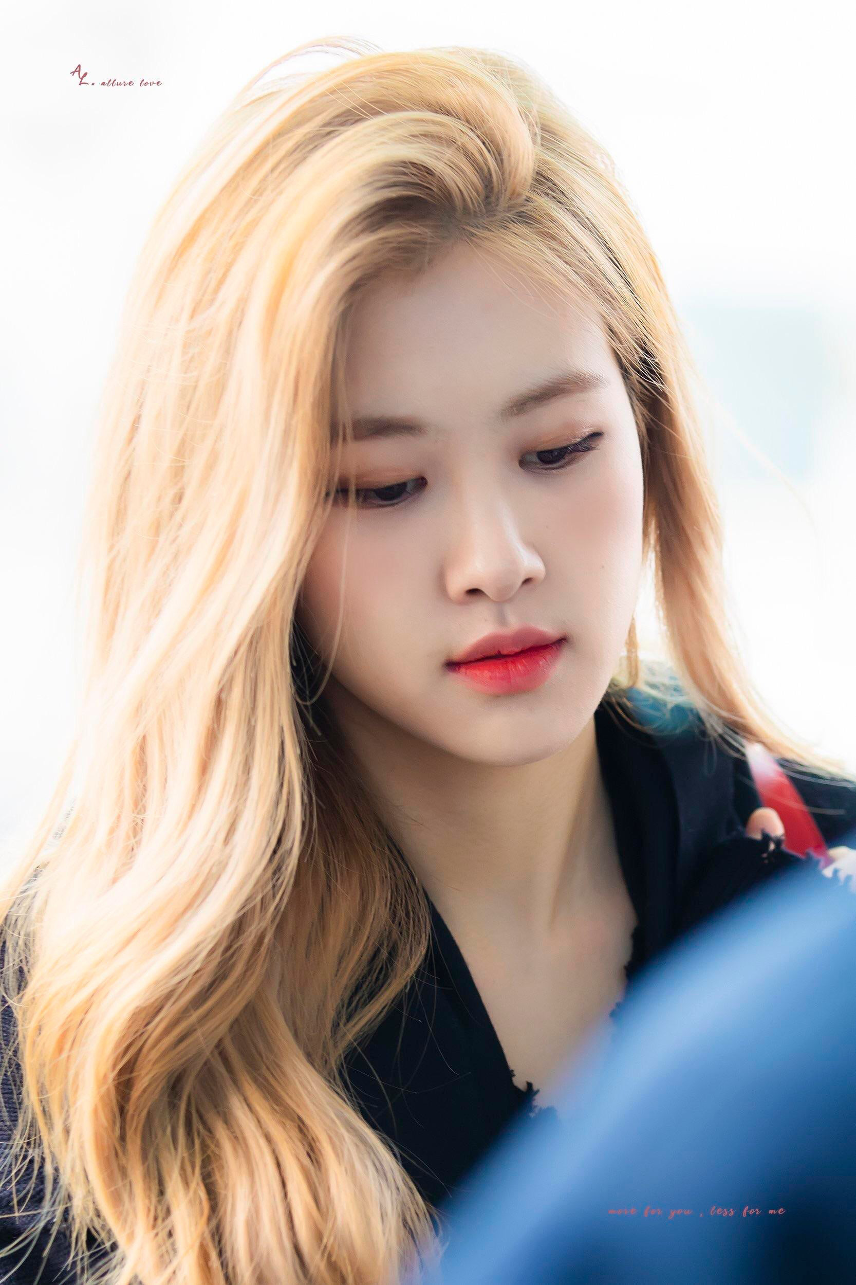 Tình trạng lột xác của ảnh Rosé Blackpink là cực kỳ ấn tượng và xứng đáng được chú ý! Hãy truy cập hình ảnh để chiêm ngưỡng sự thay đổi đáng kinh ngạc của cô ấy và cùng cảm nhận niềm vui và sự mới mẻ.