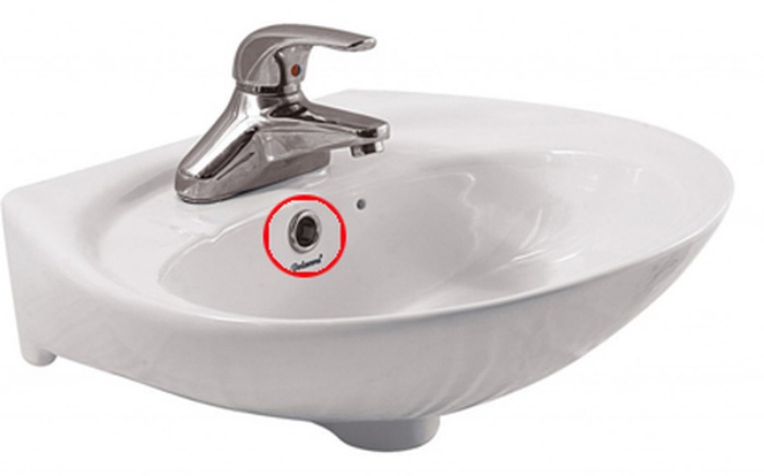 Lỗ nhỏ gần mép bồn rửa mặt có phải do lỗi thiết kế và câu trả lời không phải ai cũng rõ - Ảnh 2.