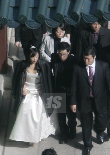 &quot;Ảnh hậu Cannes&quot; Jeon Do Yeon: Phía sau những cảnh nóng bạo liệt trên màn ảnh là cuộc hôn nhân viên mãn bên cạnh người đàn ông bình lặng và bao dung  - Ảnh 5.