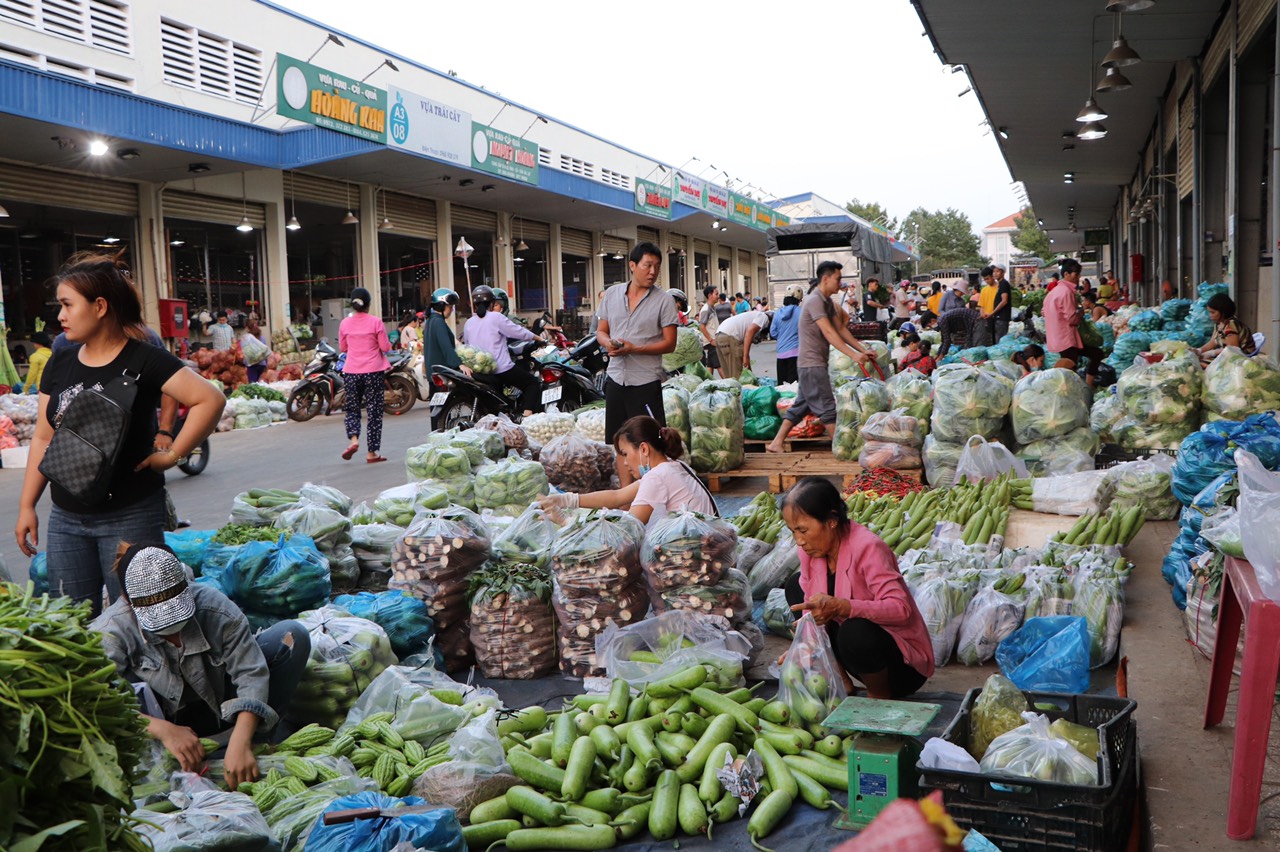Khám phá những khu chợ đầu mối lớn nhất Việt Nam - Ảnh 12.