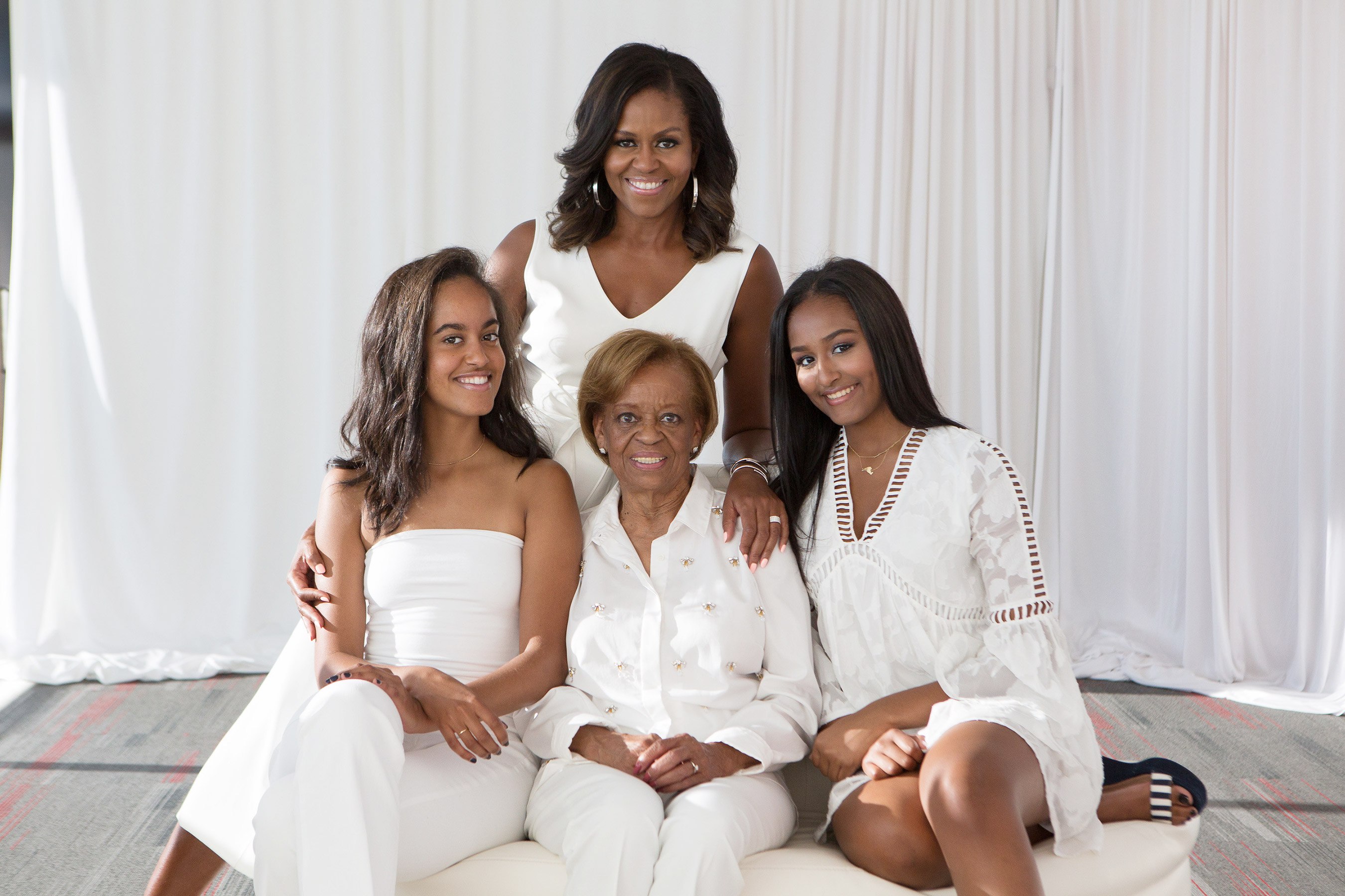 Hé lộ bài học đắt giá đã giúp bà Michelle Obama nuôi dạy thành công hai cô con gái “cực phẩm” khiến bố mẹ nào cũng muốn áp dụng ngay.  - Ảnh 4.