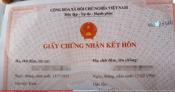 Cô dâu 65 tuổi có 5 con kết hôn cùng thanh niên ngoại quốc mới 24 tuổi: Tỏ tình thất bại, chàng trai dọa tự vẫn và bật mí thẳng thắn về “chuyện giường chiếu” trong hôn nhân - Ảnh 4.