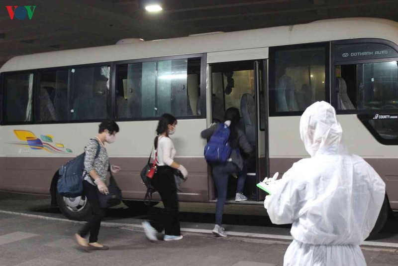 Cận cảnh quá trình đón 297 công dân Việt Nam từ UAE về nước - Ảnh 14.