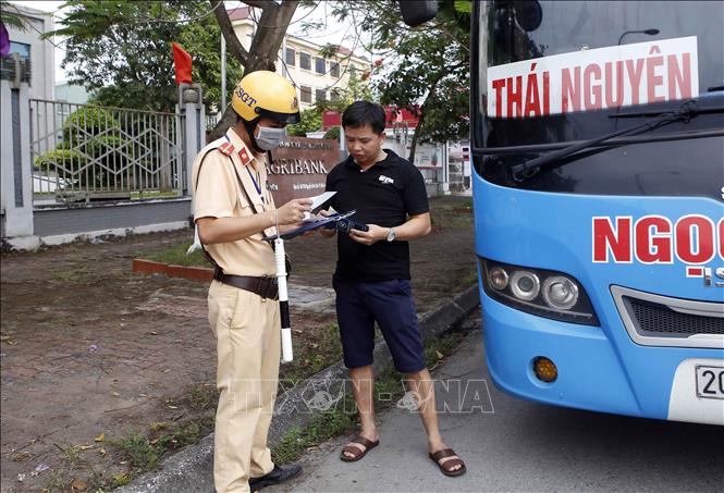 Nửa tháng, Cảnh sát giao thông xử lý gần 10.000 lái xe vi phạm nồng độ cồn - Ảnh 1.