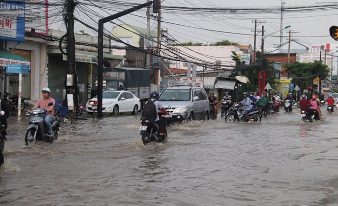 Một người bị sét đánh tử vong trong mưa giông khủng khiếp ở Cần Thơ - Ảnh 1.