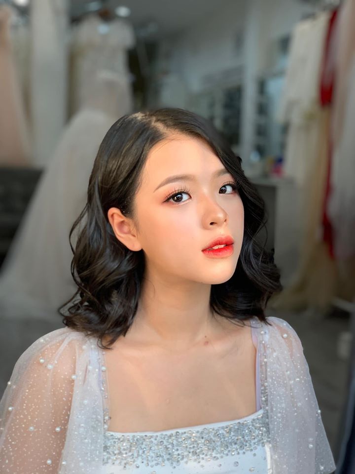 Con gái út 16 tuổi nhà nghệ sĩ Chiều Xuân gây sốc với màn khóa môi ...