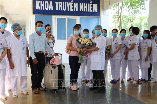 Bệnh nhân COVID-19 cuối cùng điều trị tại Bệnh viện Đa khoa tỉnh Ninh Bình được công bố khỏi bệnh - Ảnh 1.