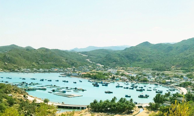 Vịnh biển hoang sơ, tuyệt đẹp ở Nam Trung bộ mở cửa trở lại - Ảnh 3. Vịnh biển hoang sơ, tuyệt đẹp ở Nam Trung bộ mở cửa trở lại - Ảnh 3.