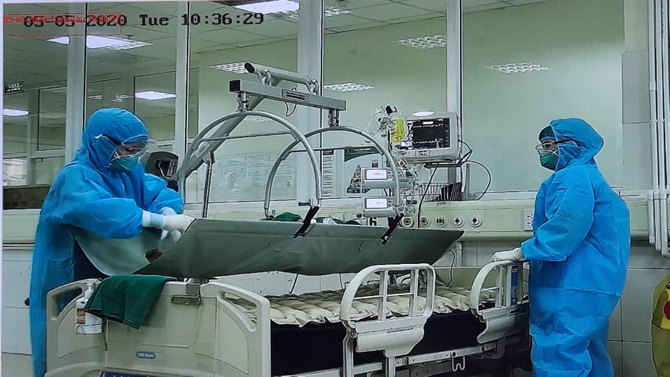Cụ bà 88 tuổi - bệnh nhân nhiễm Covid-19 cao tuổi nhất ở Việt Nam đã khỏi bệnh dù trước đó phải thở máy, liệt cứng nửa người - Ảnh 1.