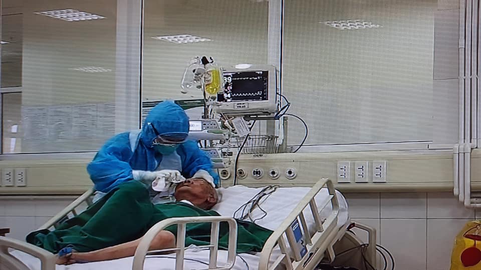 Cụ bà 88 tuổi - bệnh nhân nhiễm Covid-19 cao tuổi nhất ở Việt Nam đã khỏi bệnh dù trước đó phải thở máy, liệt cứng nửa người - Ảnh 3.