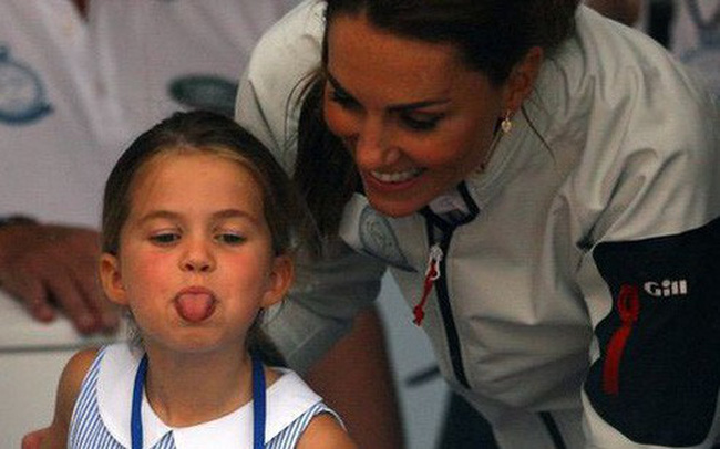 Công chúa nước Anh tròn 5 tuổi: Ở nhà được mẹ dạy cực kỳ tinh tế, đến trường thì thầy cô uốn nắn theo cách đặc biệt như này - Ảnh 3.