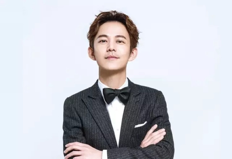 H&agrave; Cảnh - "MC Quốc d&acirc;n" quyền lực nhất nh&igrave; Cbiz: Đời tư b&iacute; ẩn v&agrave; mối quan hệ đặc biệt với Triệu Lệ Dĩnh - Ảnh 11.