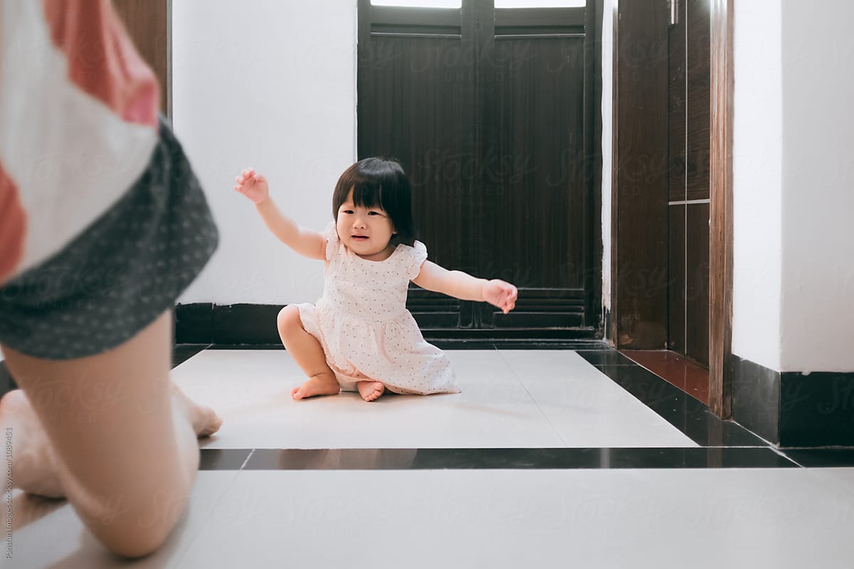 Đứa trẻ thường bị để mặc cho khóc, hiếm khi được cha mẹ ôm ấp, nhiều năm sau người mẹ vừa hụt hẫng, vừa thất vọng về con - Ảnh 1. Đứa trẻ thường bị để mặc cho khóc, hiếm khi được cha mẹ ôm ấp, nhiều năm sau người mẹ vừa hụt hẫng, vừa thất vọng về con - Ảnh 1.