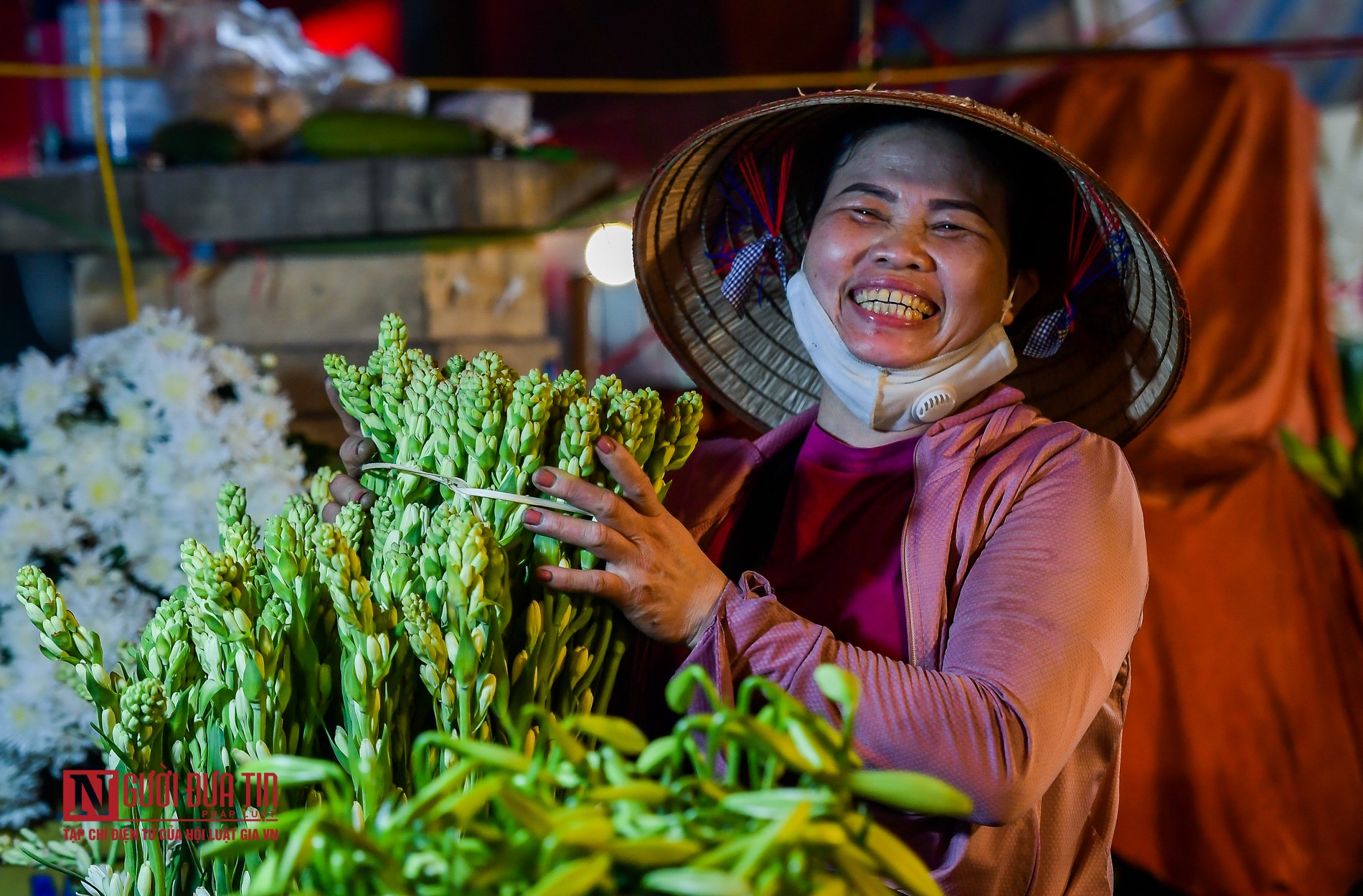 Hà Nội: Chợ hoa đầu mối nhộn nhịp trở lại - Ảnh 5.