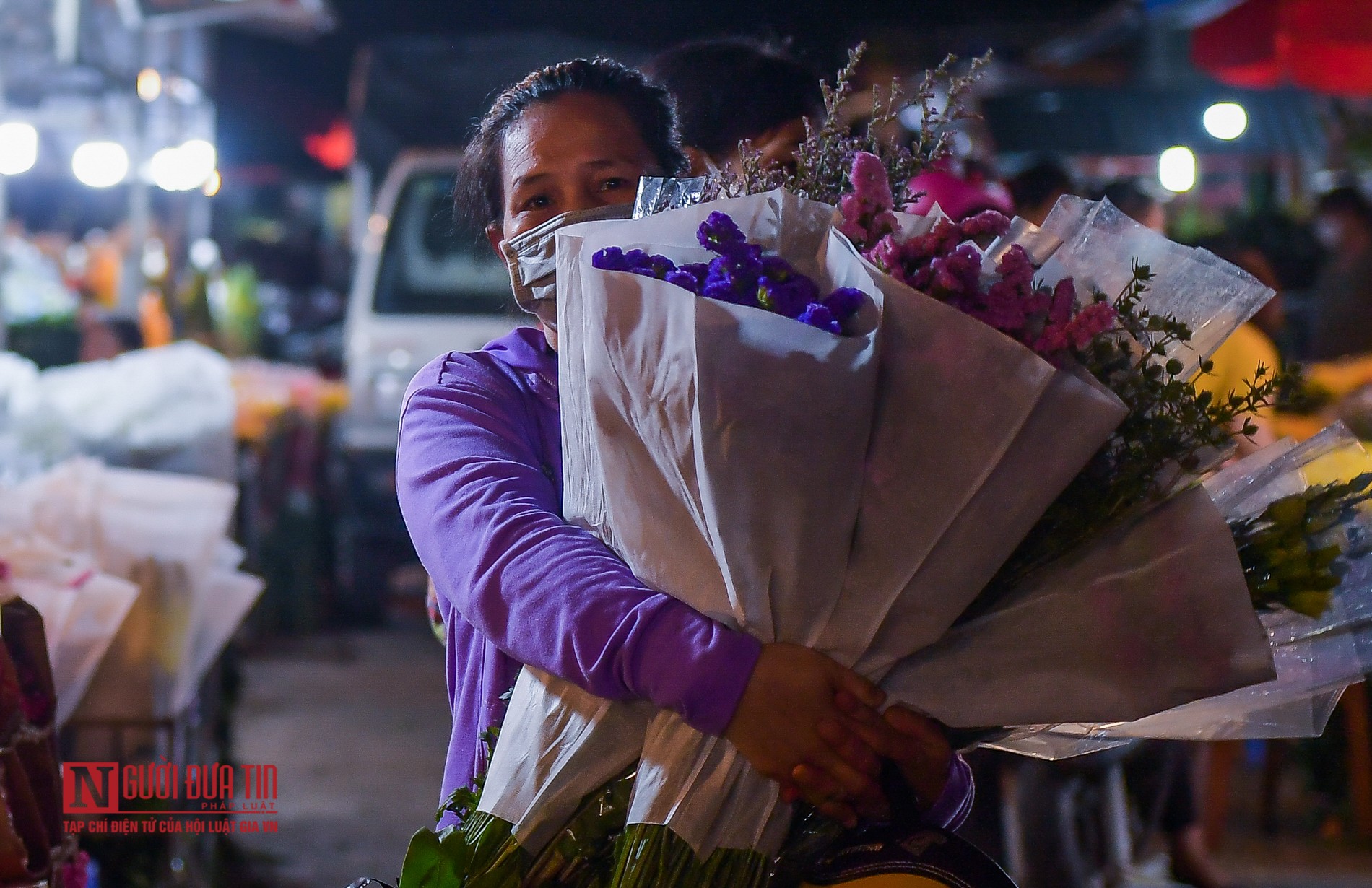 Hà Nội: Chợ hoa đầu mối nhộn nhịp trở lại - Ảnh 10.
