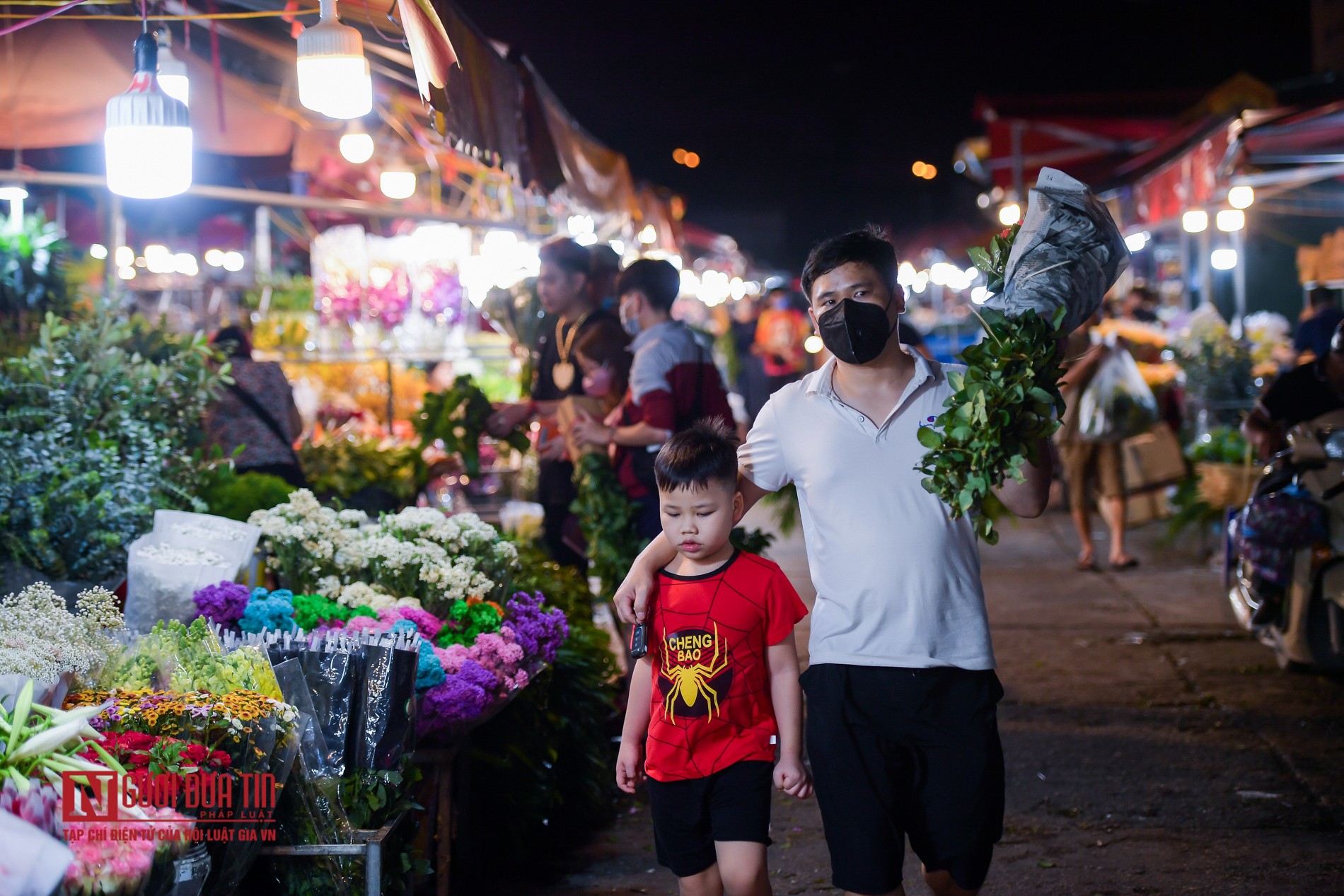 Hà Nội: Chợ hoa đầu mối nhộn nhịp trở lại - Ảnh 13.