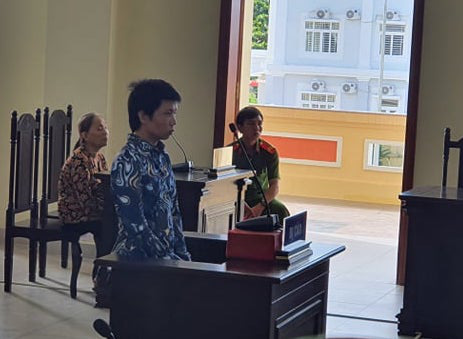 Lãnh 18 năm tù sau khi đâm chủ nhà tử vong vì mượn tiền không trả - Ảnh 1. Lãnh 18 năm tù sau khi đâm chủ nhà tử vong vì mượn tiền không trả - Ảnh 1.