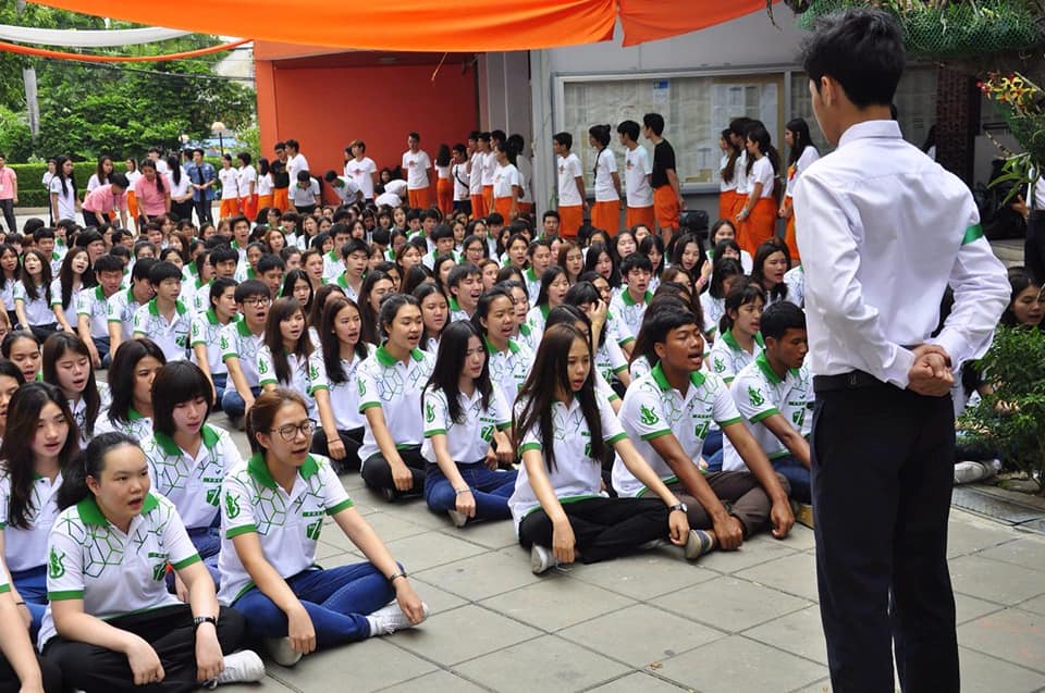 Bắt nạt học đường trá hình ở Thái Lan: Sinh viên năm 1 bị khóa trên đánh đập, chịu đựng lạm dụng tình dục vẫn phải nhoẻn miệng cười - Ảnh 1.