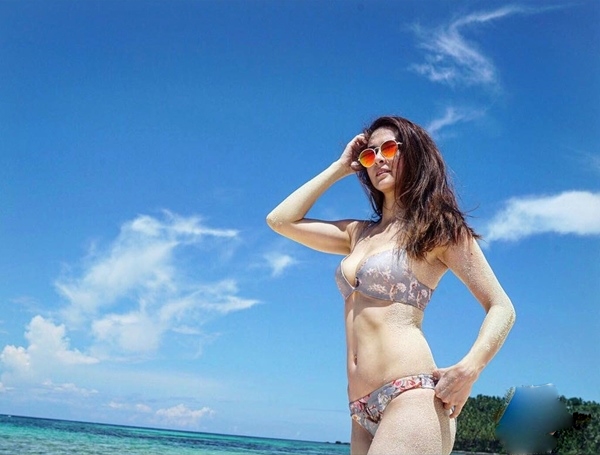 Always discreet and elegant, who would have thought that "the most beautiful beauty in the Philippines" Marian Rivera used to own hot photos, boldly showing off her full bust like this - Photo 3.