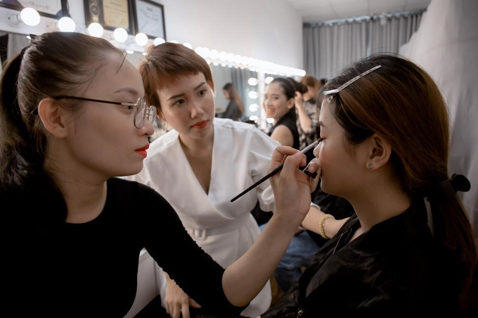 Phù thuỷ Make up Lê Nguyễn - khi đam mê trở thành động lực truyền cảm hứng cho người trẻ - Ảnh 6. Phù thuỷ Make up Lê Nguyễn - khi đam mê trở thành động lực truyền cảm hứng cho người trẻ - Ảnh 6.
