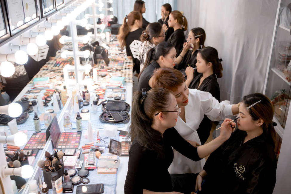 Phù thuỷ Make up Lê Nguyễn - khi đam mê trở thành động lực truyền cảm hứng cho người trẻ - Ảnh 7. Phù thuỷ Make up Lê Nguyễn - khi đam mê trở thành động lực truyền cảm hứng cho người trẻ - Ảnh 7.