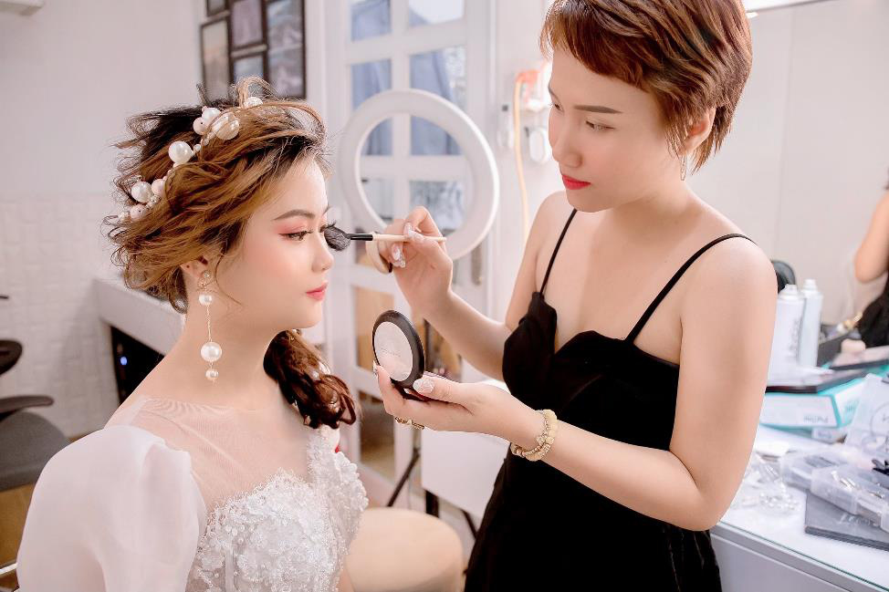 Phù thuỷ Make up Lê Nguyễn - khi đam mê trở thành động lực truyền cảm hứng cho người trẻ - Ảnh 2. Phù thuỷ Make up Lê Nguyễn - khi đam mê trở thành động lực truyền cảm hứng cho người trẻ - Ảnh 2.