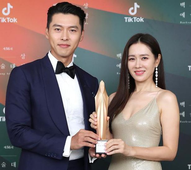 &quot;Hạ cánh nơi anh&quot; Hyun Bin - Son Ye Jin được báo chí xứ Hàn tâng bốc hơn nổi tiếng hơn phim của Song Joong Ki - Song Hye Kyo - Ảnh 6.