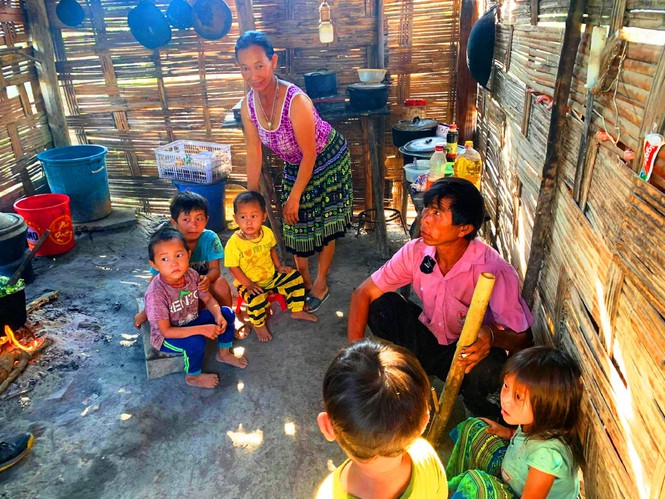 Bên trong ngôi làng của 4 đứa trẻ ăn ve sầu với cơm nguội - Ảnh 5.