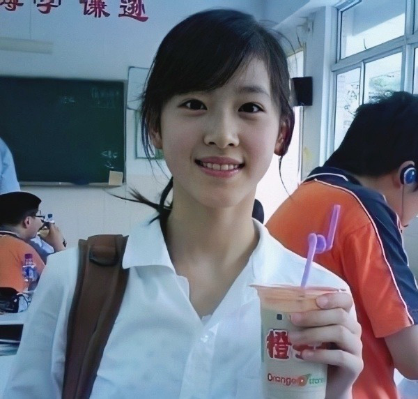 Sở hữu khối tài sản lên tới 192 nghìn tỷ, &quot;hot girl trà sữa&quot; trở thành tỷ phú trẻ nhất Trung Quốc - Ảnh 2.
