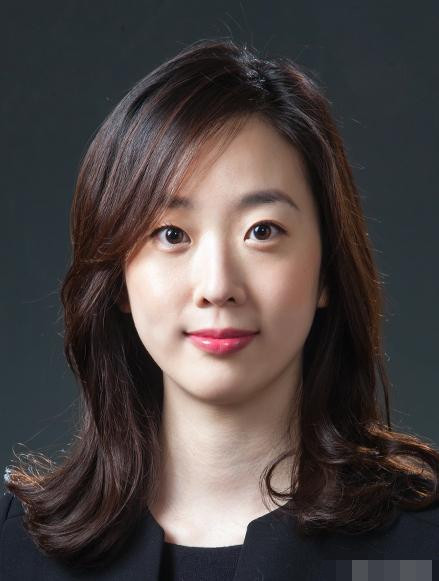 Cận cảnh nhan sắc &quot;bạn gái luật sư&quot; của Song Joong Ki, sở hữu ngoại hình giống mỹ nhân &quot;Gia đình là số 1&quot;? - Ảnh 3.