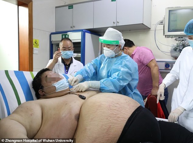 Anh chàng Trung Quốc tăng &quot;sương sương&quot; 101kg sau 5 tháng ở nhà né dịch - Ảnh 2.