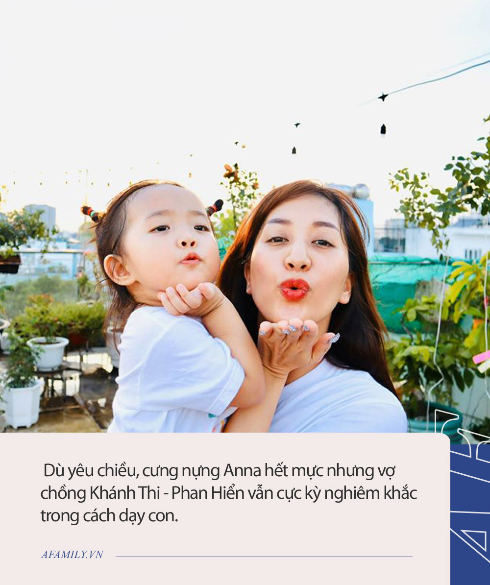 Con gái Khánh Thi: &quot;Thánh nghiêm túc&quot; của showbiz Việt, lần nào chụp ảnh cũng trưng 1 biểu cảm khiến bố mẹ phải phì cười - Ảnh 7.