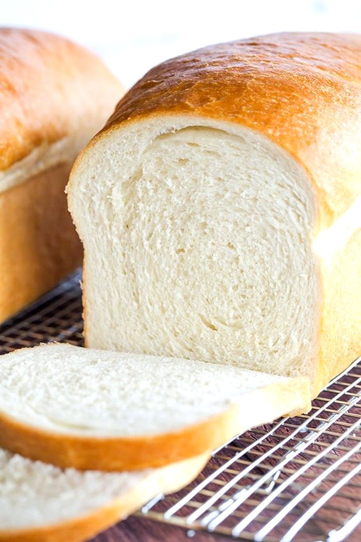 White bread. Белый хлеб. Белый пшеничный хлеб. Воздушный хлеб. Белый дрожжевой хлеб.