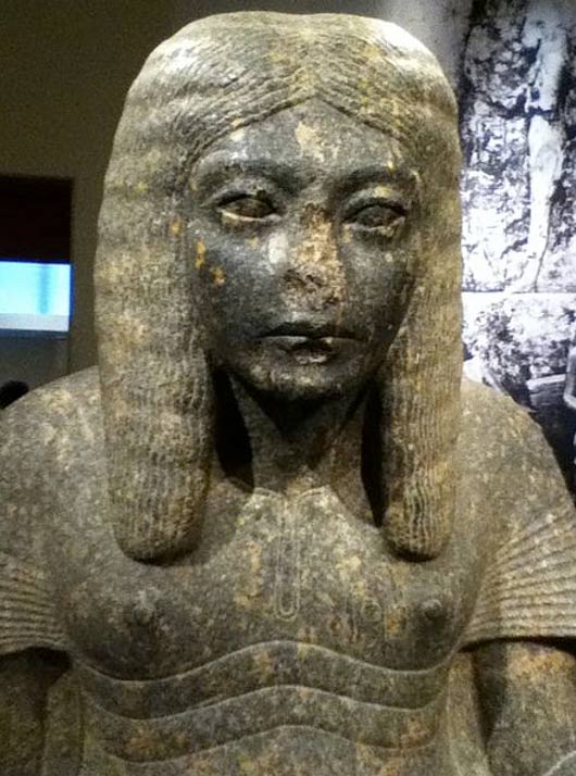 Khách đến thăm bảo tàng hỏi cùng một câu &quot;Sao mũi của nhiều bức tượng Ai Cập cổ đại bị vỡ?', câu trả lời hé lộ bí mật về sự giết chóc linh hồn quái đản của người xưa - Ảnh 3.