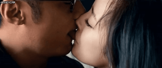 9 nụ hôn “xôi thịt” gây tranh cãi ở phim Hoa ngữ: Dương Mịch, Đường Yên như sắp bị bạn diễn “nuốt trọn” - Ảnh 2.