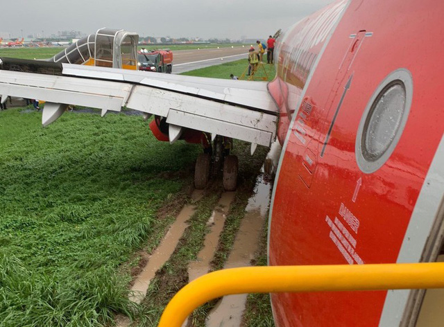 Máy bay Vietjet lao ra khỏi đường băng: Trước khi gặp sự cố, máy bay tiếp cận đường băng bình thường - Ảnh 4. Máy bay Vietjet lao ra khỏi đường băng: Trước khi gặp sự cố, máy bay tiếp cận đường băng bình thường - Ảnh 4.