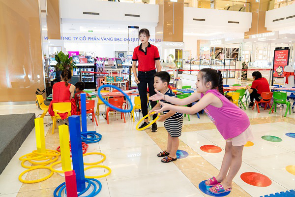 Xứ sở Cầu vồng tại Vincom c&oacute; g&igrave; hấp dẫn? - Ảnh 3.