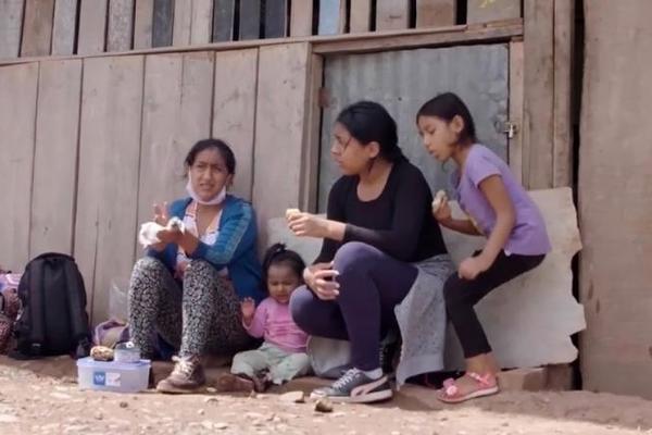 H&agrave;nh tr&igrave;nh chạy trốn Covid-19 đầy kh&oacute; nhọc của người phụ nữ Peru - Ảnh 1.