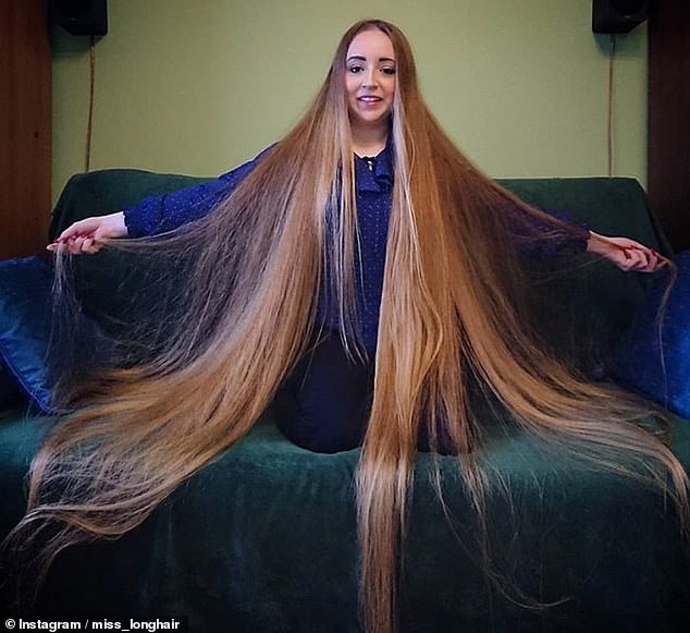 5 năm không cắt tóc, cô gái gây choáng khi thả tung mái tóc dài ấn tượng, các anh mê mẩn xin được chạm vào dù chỉ 1 lần - Ảnh 3.