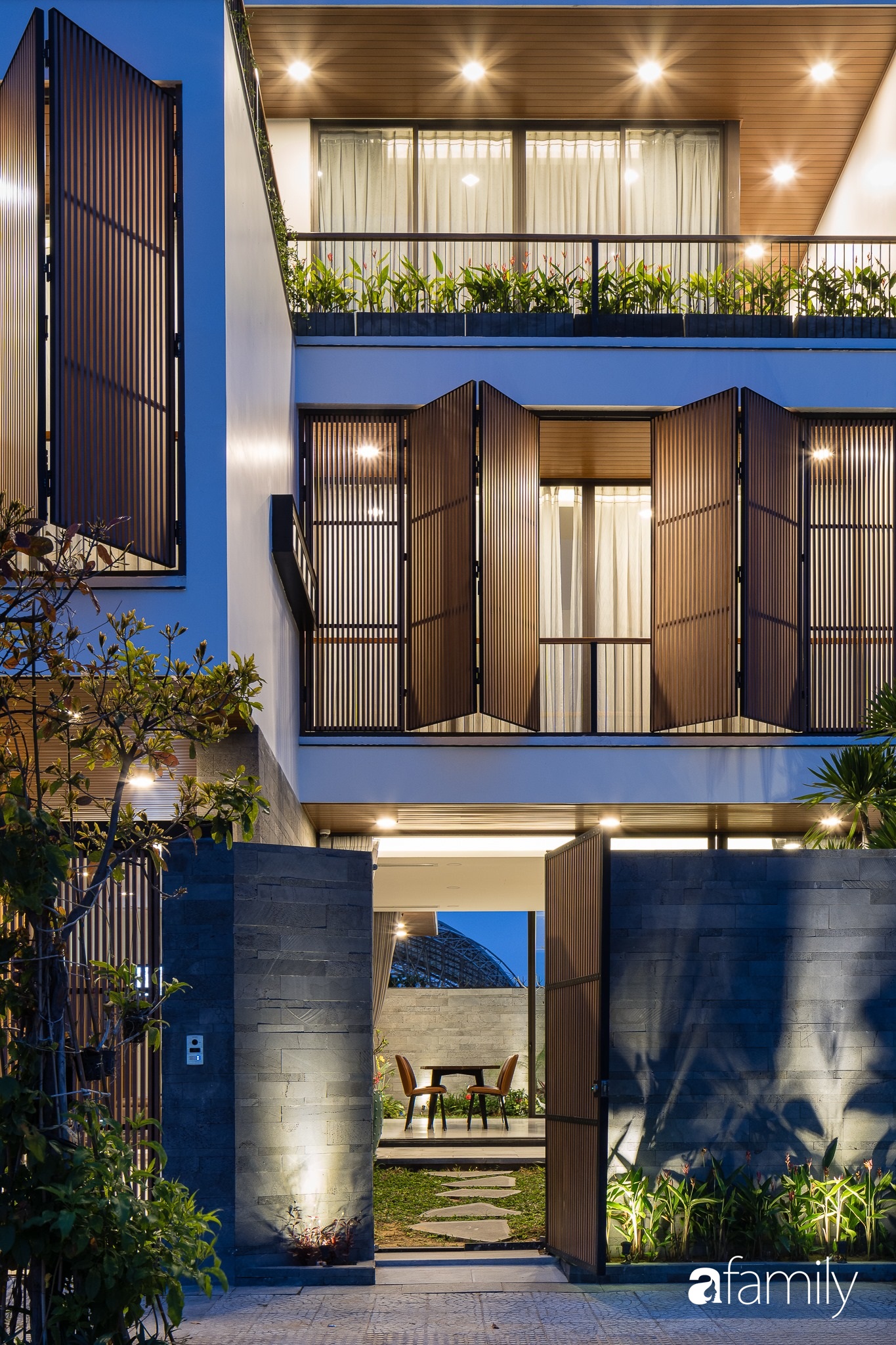 Ngôi nhà với đủ không gian sân vườn xanh mát cùng nội thất tiện nghi dành cho gia đình 3 thế hệ ở Đà Nẵng - Ảnh 2.