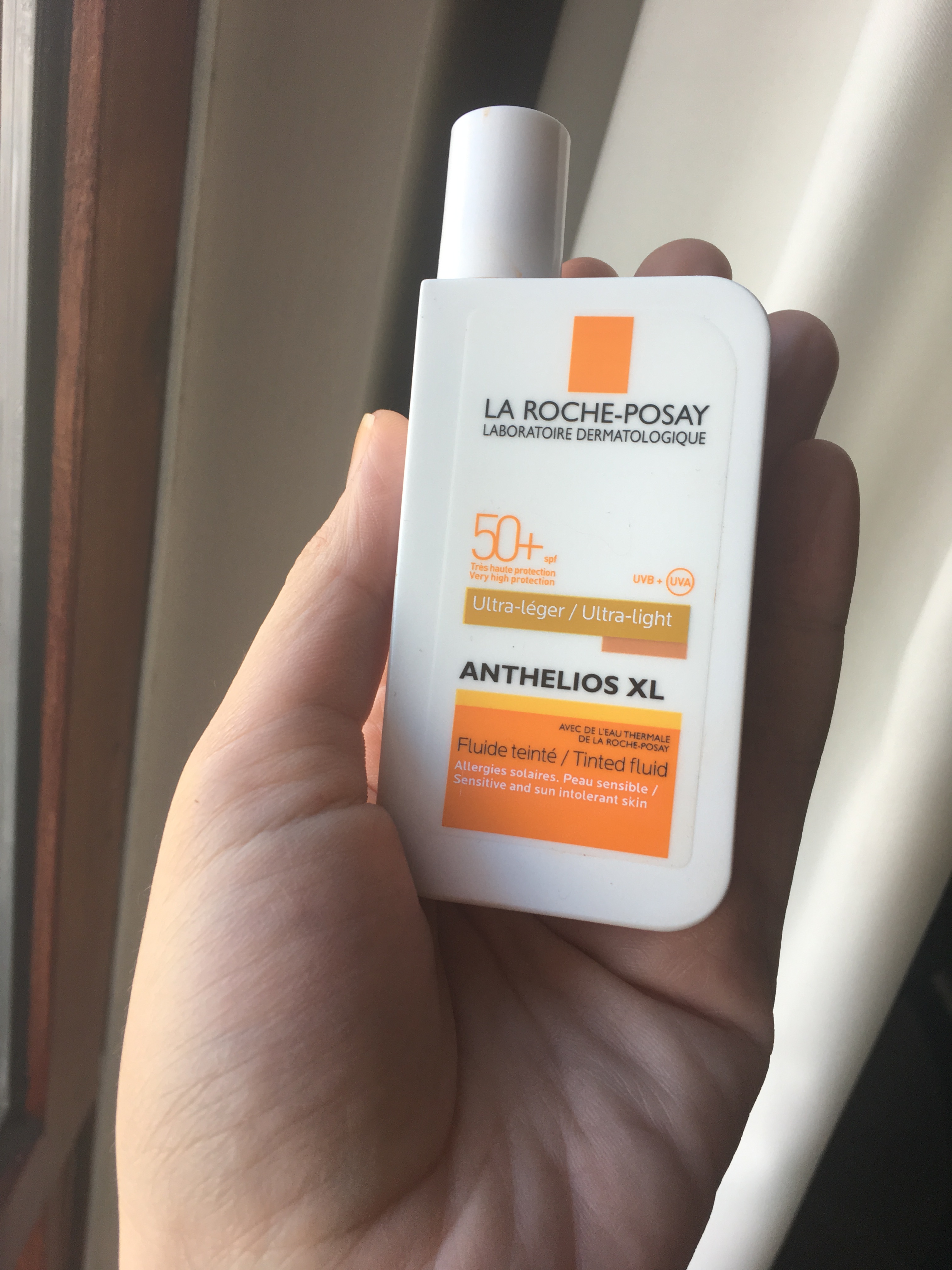 Солнцезащитный ля рош позе отзывы. La Roche Posay Anthelios XL SPF 50. Ля Рош Anthelios 50+. La Roche-Posay Anthelios XL Ultra Light Fluid SPF 50+. La Roche Posay Anthelios 50.