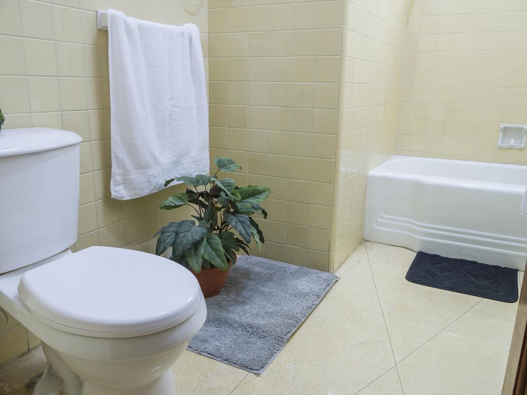 Giải đáp vấn đề thiết kế phòng tắm 10m² lựa chọn nội thất gì, chi phí bao nhiêu thì phù hợp - Ảnh 2.
