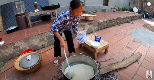 Bà Tân trổ tài làm cốc rau má đậu xanh siêu to khổng lồ, nhưng thứ dân mạng chỉ chăm chăm chú ý tới câu 