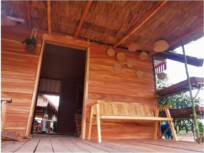Ngôi nhà gỗ được xây dựng giữa cánh đồng để sống những ngày bình yên nơi thôn quê có chi phí rẻ giật mình - Ảnh 2.