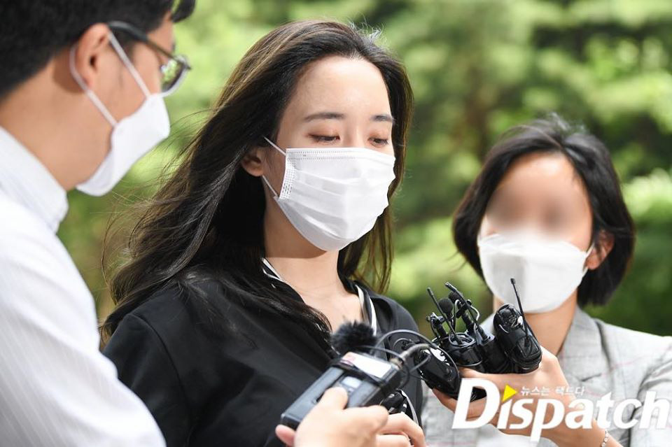 Tình cũ tù tội của T.O.P Han Seo Hee chính thức lộ diện tại Văn phòng công tố, tiết lộ thông tin động trời bị Yang Hyun Suk đe dọa - Ảnh 3.