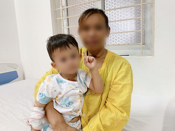 Bé 3 tuổi chỉ nặng 10kg, chưa thể tự đi vững và hành trình 3 năm chữa bệnh tim bẩm sinh cuối cùng đã có "quả ngọt" - Ảnh 2. Bé 3 tuổi chỉ nặng 10kg, chưa thể tự đi vững và hành trình 3 năm chữa bệnh tim bẩm sinh cuối cùng đã có "quả ngọt" - Ảnh 2.