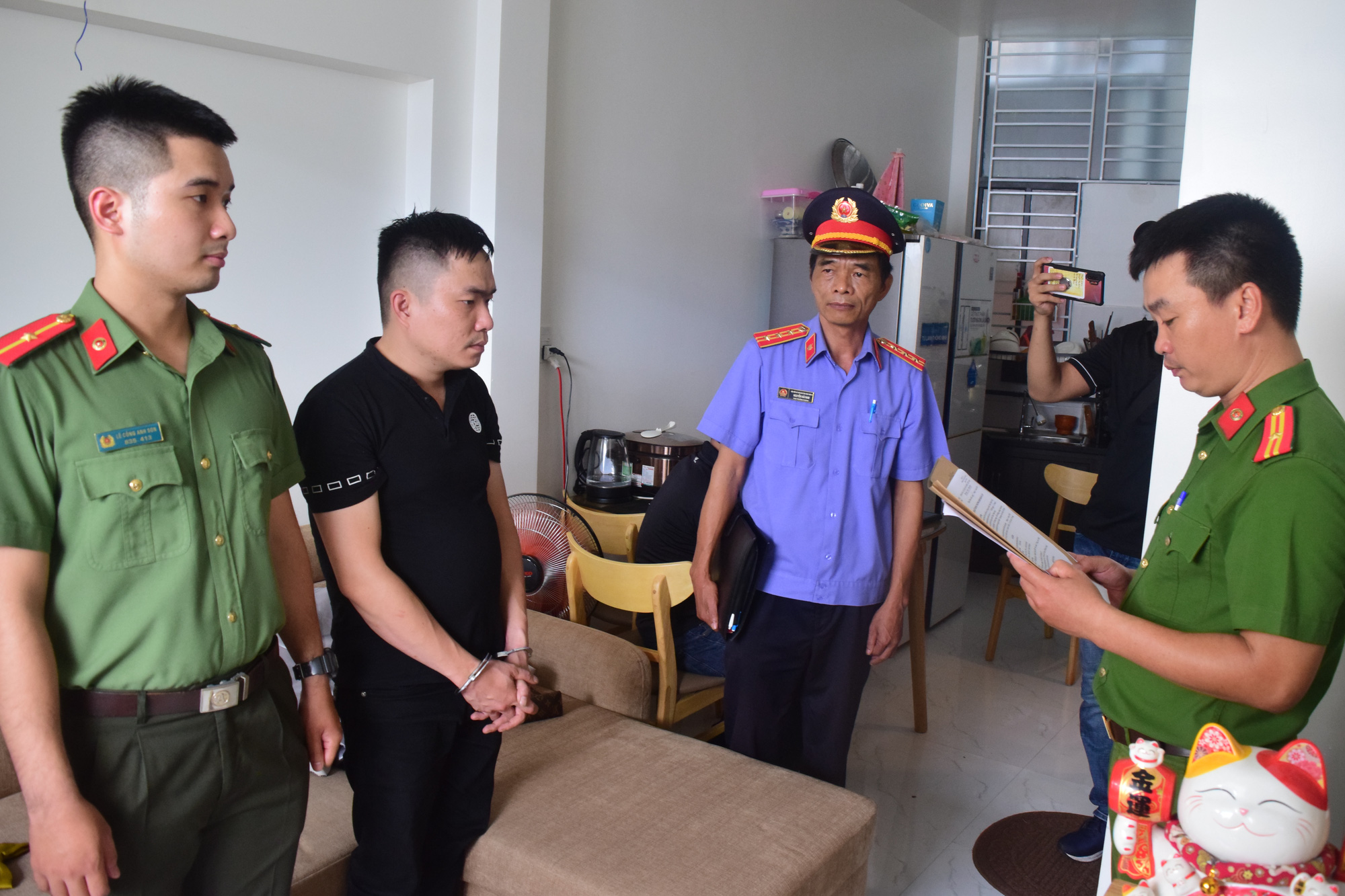 Đánh cắp mã OTP ngân hàng, chiếm đoạt hơn 100 tỉ đồng của người bán hàng online - Ảnh 1. Đánh cắp mã OTP ngân hàng, chiếm đoạt hơn 100 tỉ đồng của người bán hàng online - Ảnh 1.
